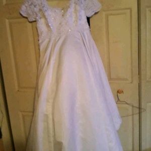 Complete bran new still has tags complete bridal w